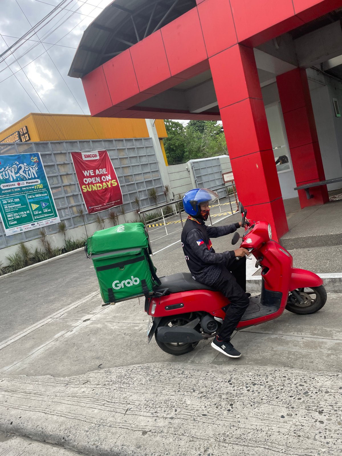 Morning street life and local transit in Davao City