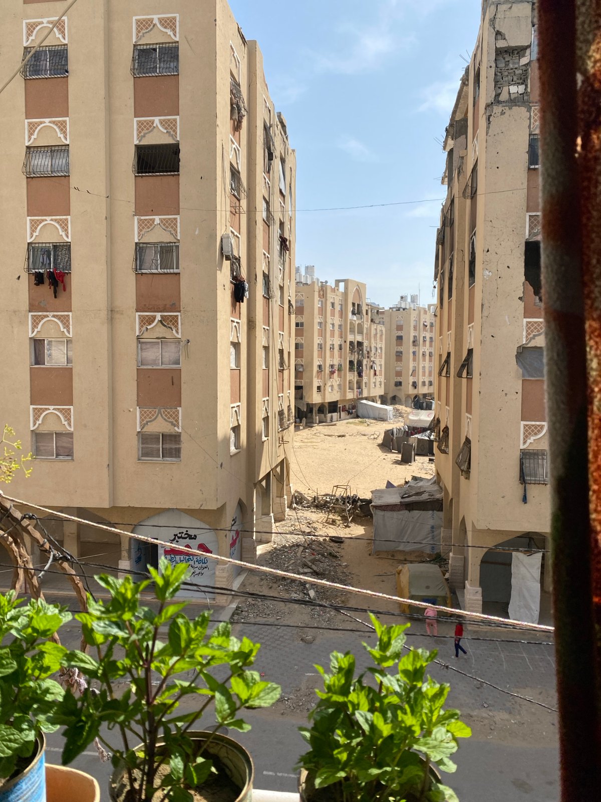 Daily life continues in Khan Yunis amid mixed urban conditions