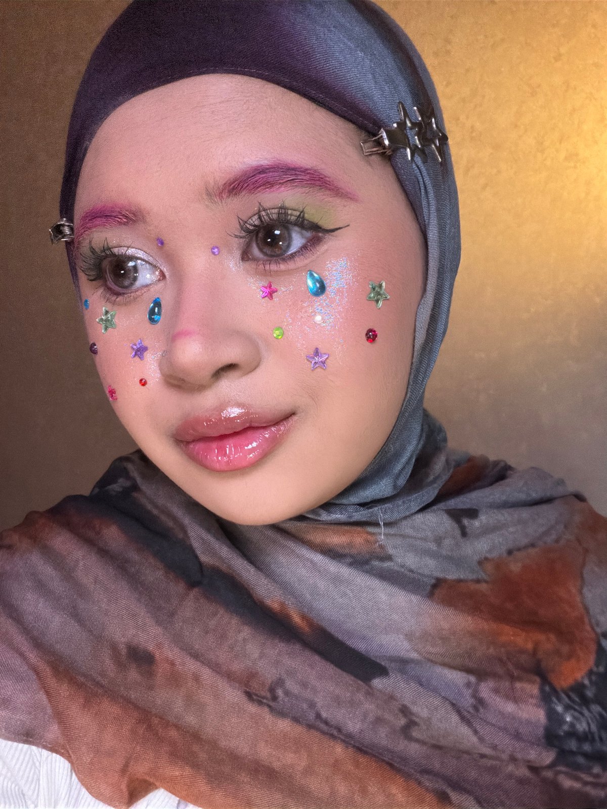 Bold beauty looks and styled hijabs in East Jakarta portraits