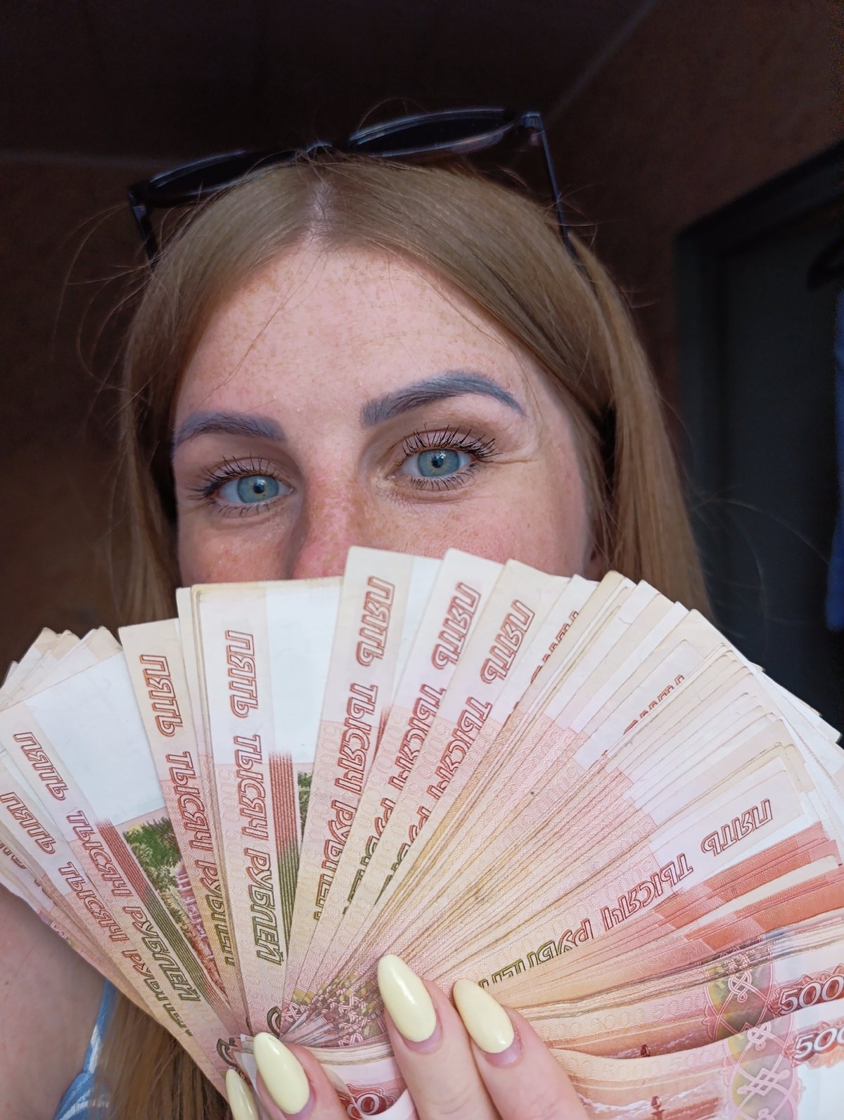 Women display cash, peonies in rural Russian town