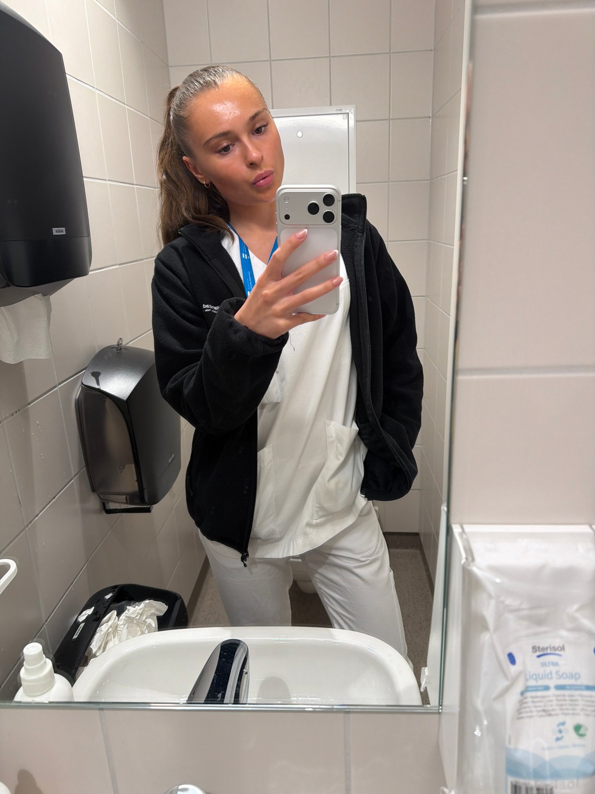 Quick mirror selfie in scrubs, Harstad, Norway