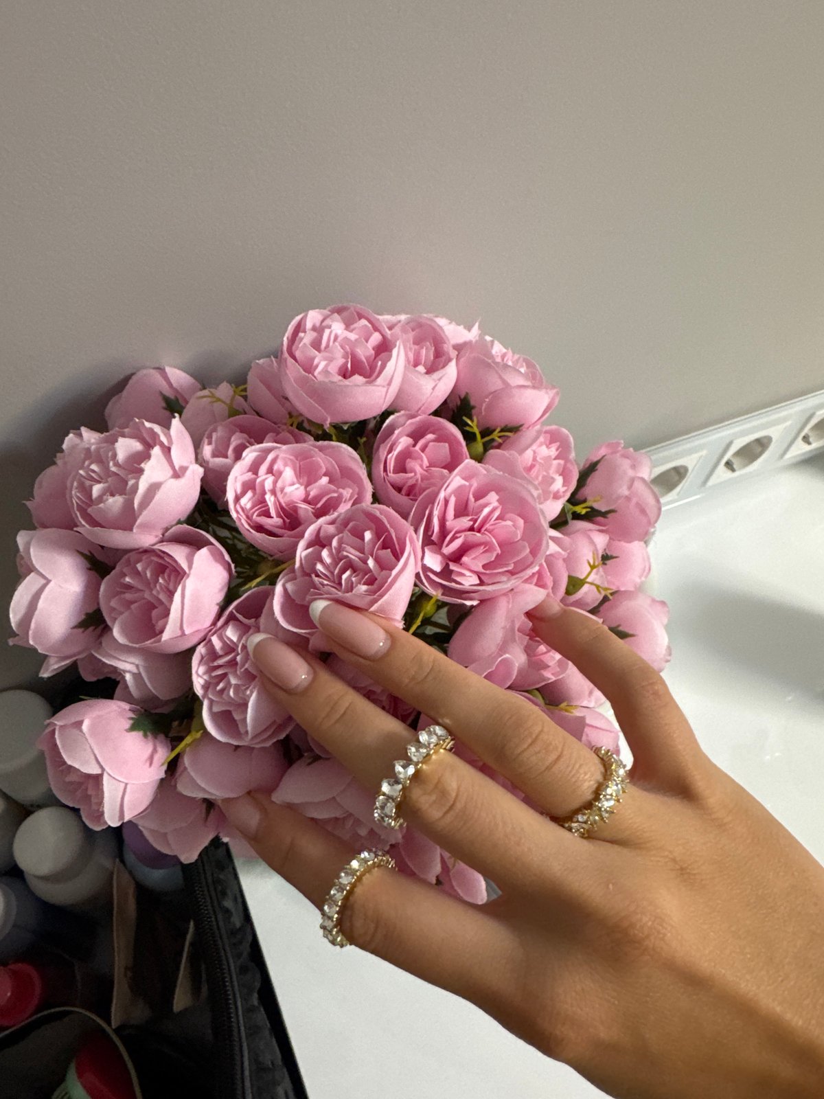 Diamond rings and pink roses arranged in Burgas styling session
