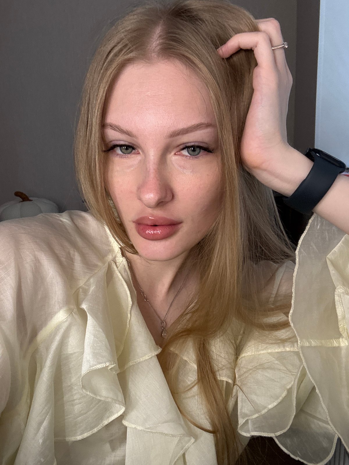 Quick selfie session inside a Perm apartment