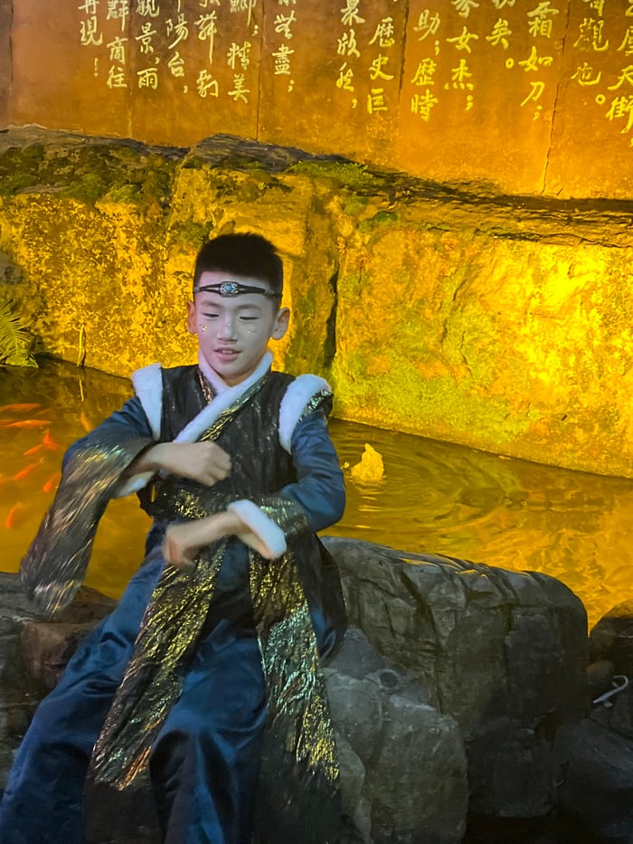 Traditional costume photography session documented in Chongqing's Yuzhong District