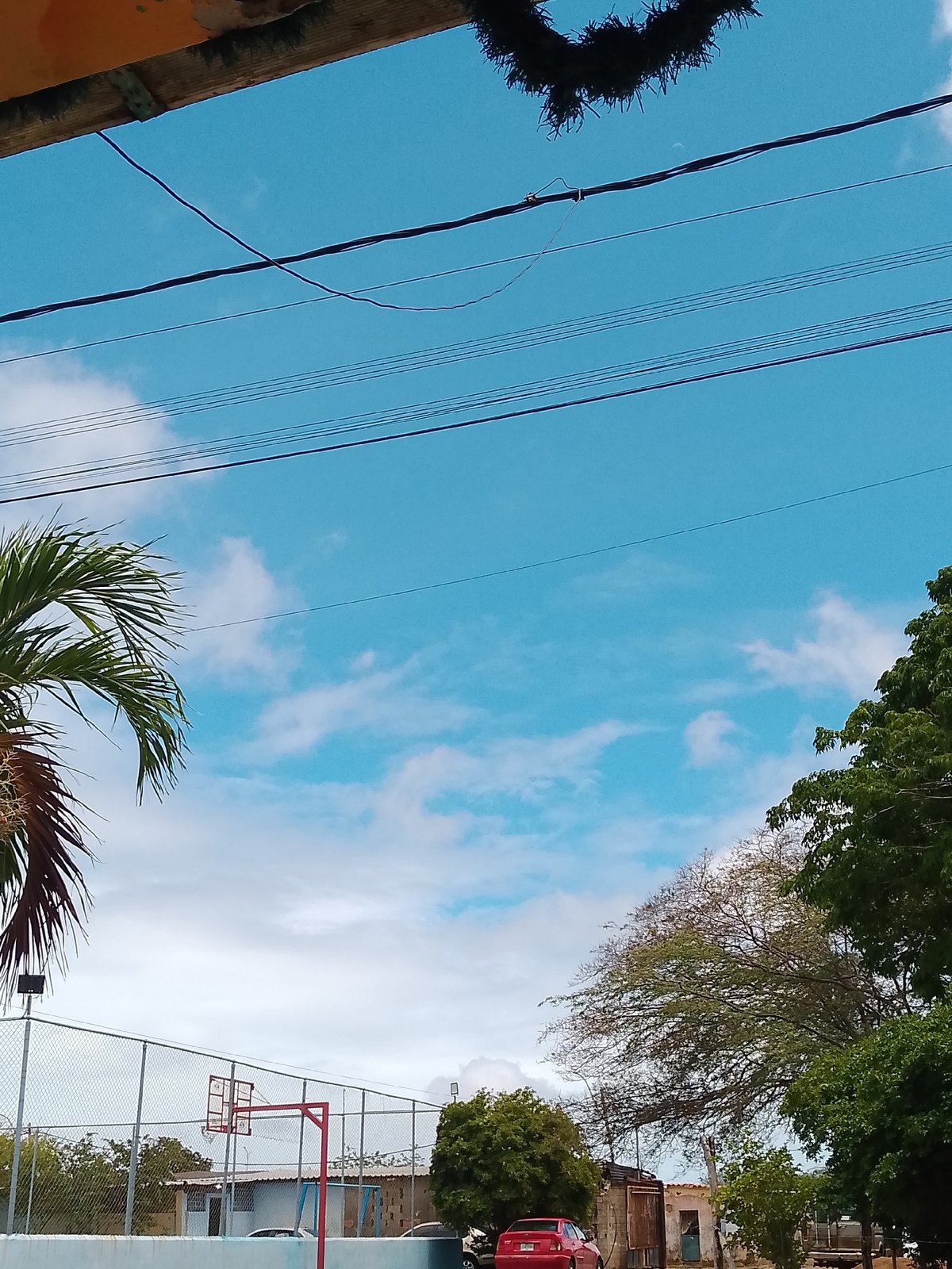 Anonymous witness documents routine Venezuelan neighborhood life over 31 minutes