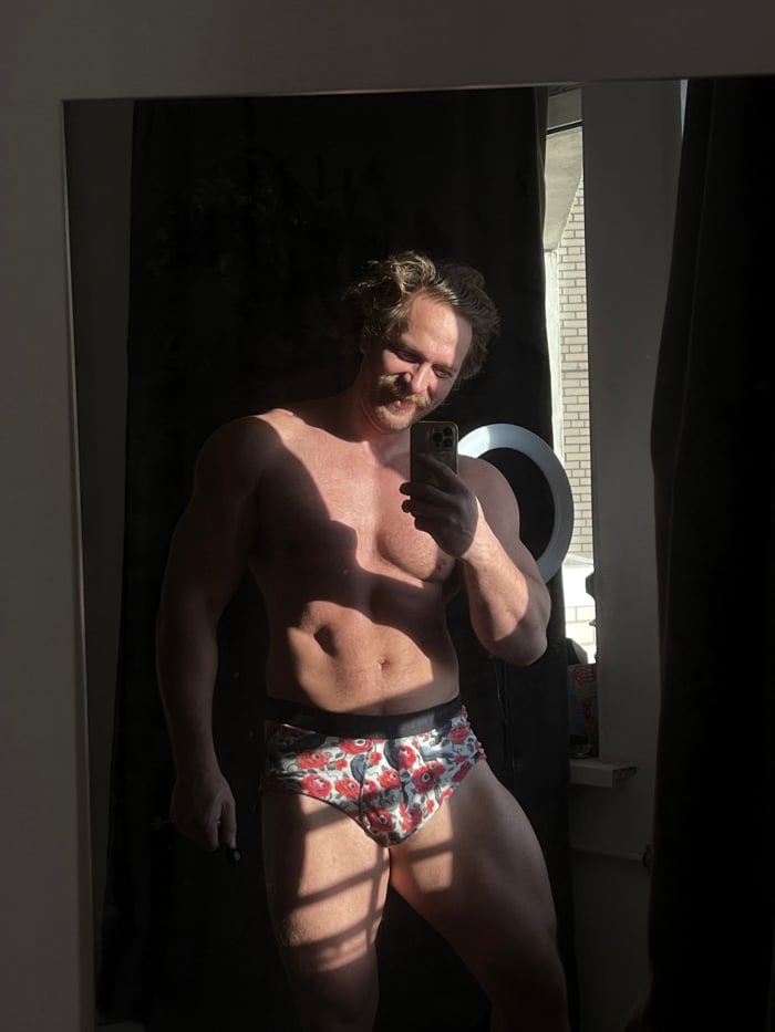 Saint Petersburg resident documents morning routine with pets, selfies