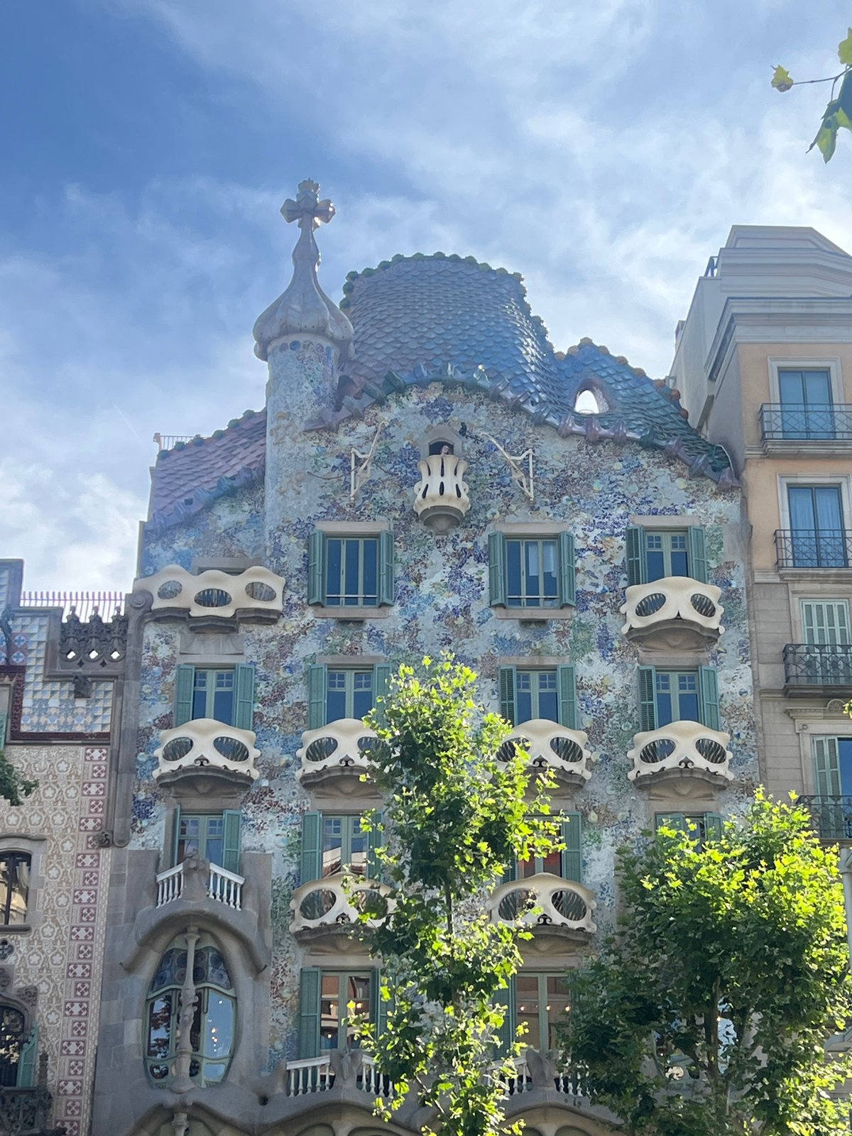 Barcelona architecture tour featuring Gaudí's Casa Batlló