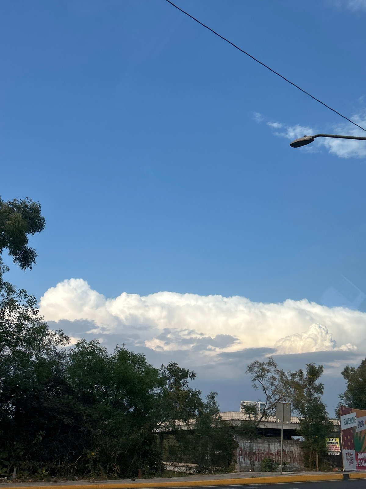 Clear skies and cumulus clouds observed in Puebla, Mexico