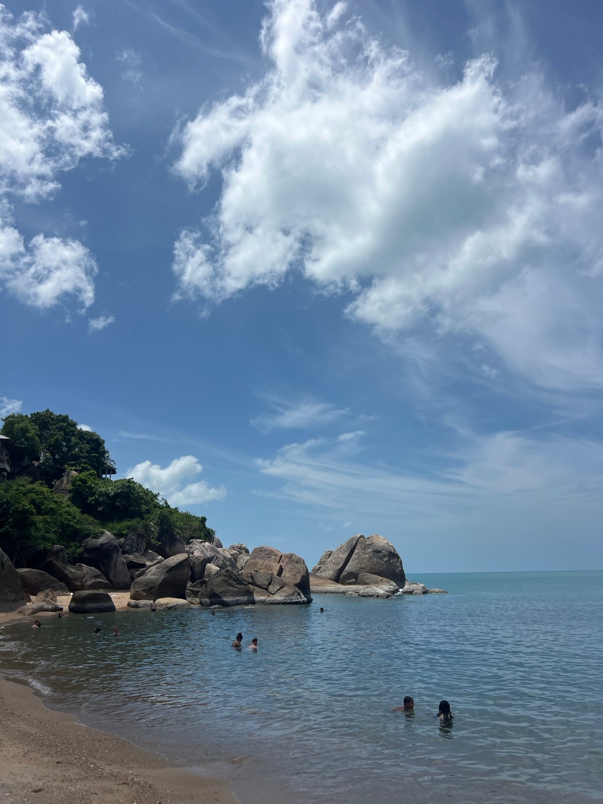 Laid-back morning at a Ko Samui beach and café