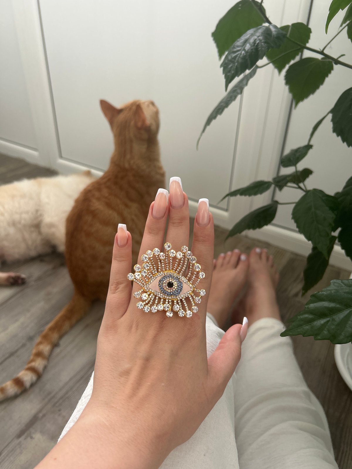 Evil eye rings and gold brooches in an Odesa jewelry challenge