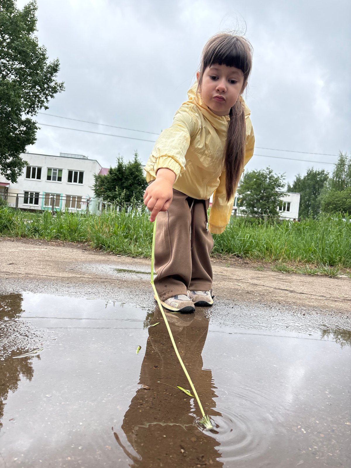Mother and daughter share early morning moments in Chaikovsky