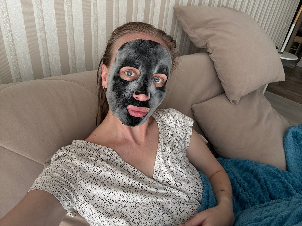 Woman takes selfies while wearing facial mask in Sirius