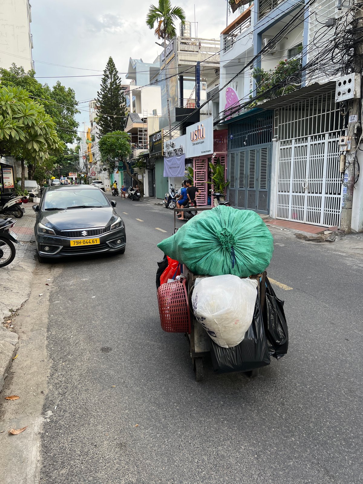 A busy Nha Trang block captured in granular street-level detail