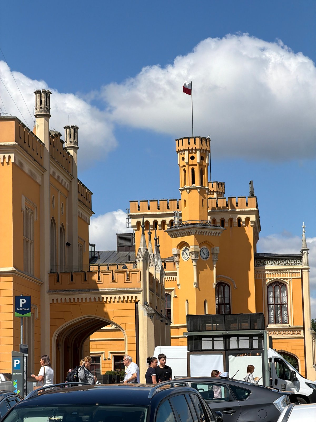 Morning stroll around Wrocław's grand Gothic Revival railway station