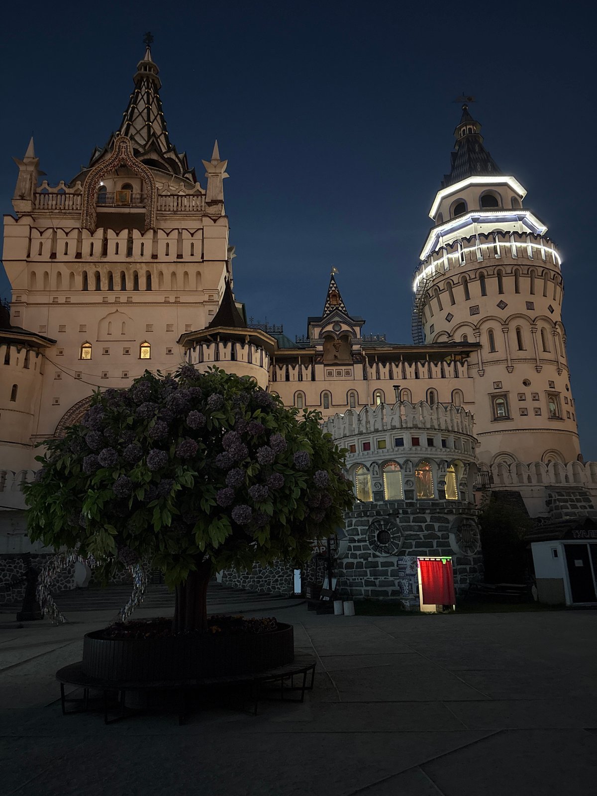 Izmaylovo Kremlin at night, multiple angles