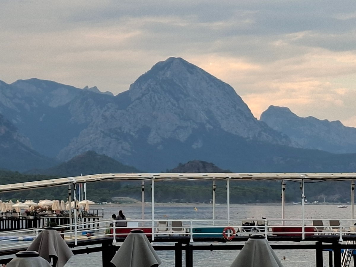 Afternoon at a Kemer resort: sea, parasails, and décor details
