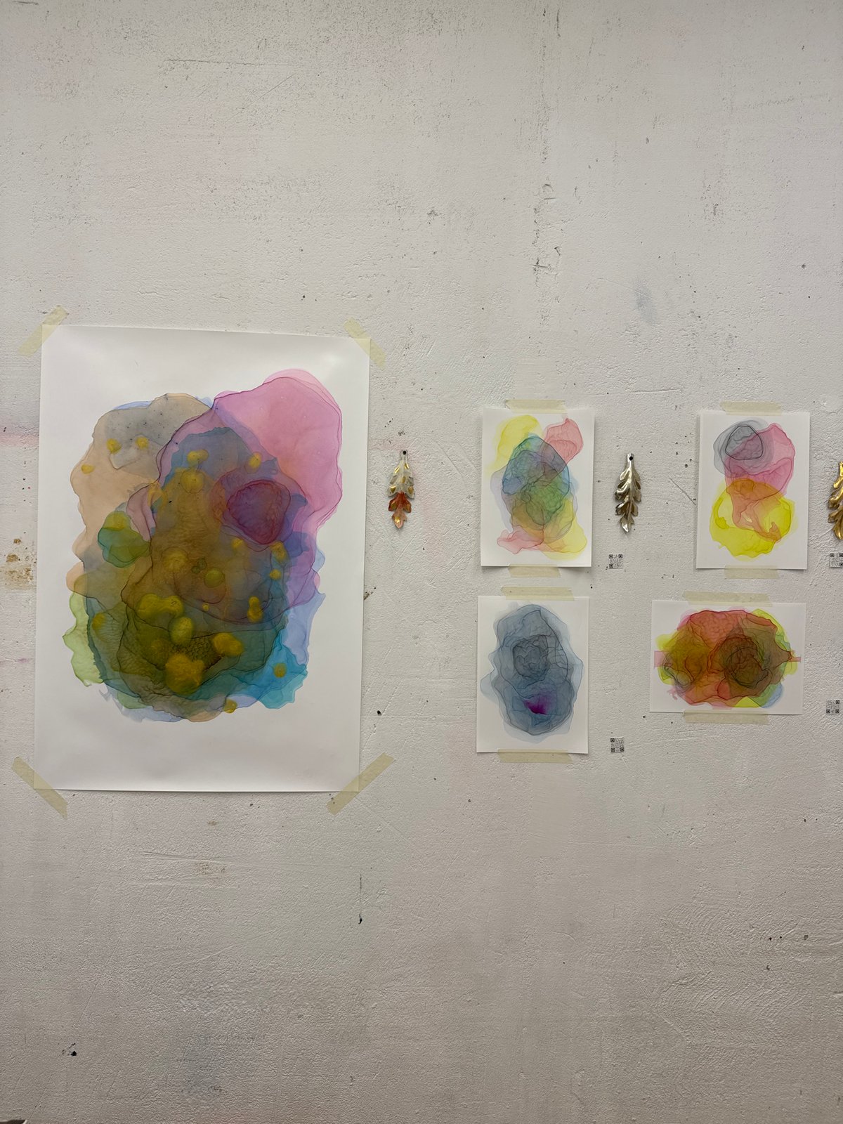 Watercolor paintings and handwritten Russian note observed in Moscow