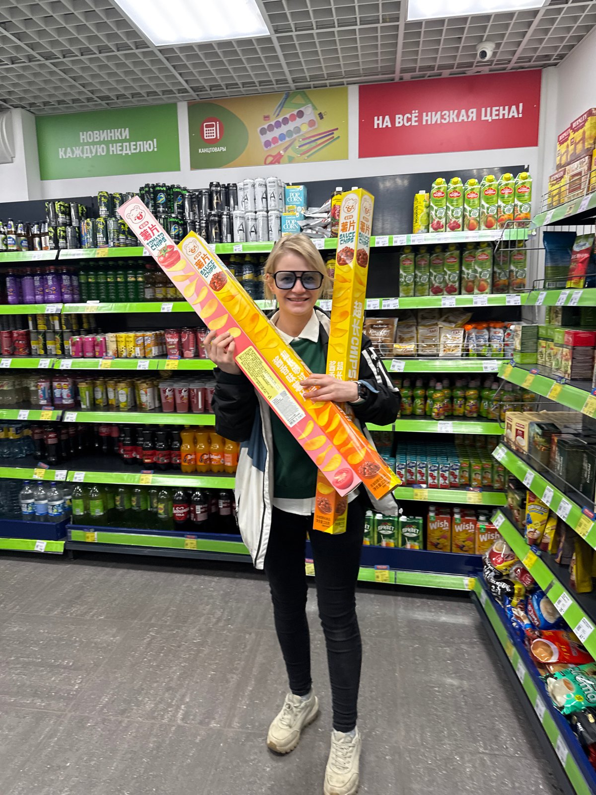Shopper holds bilingual chip boxes in St. Petersburg store