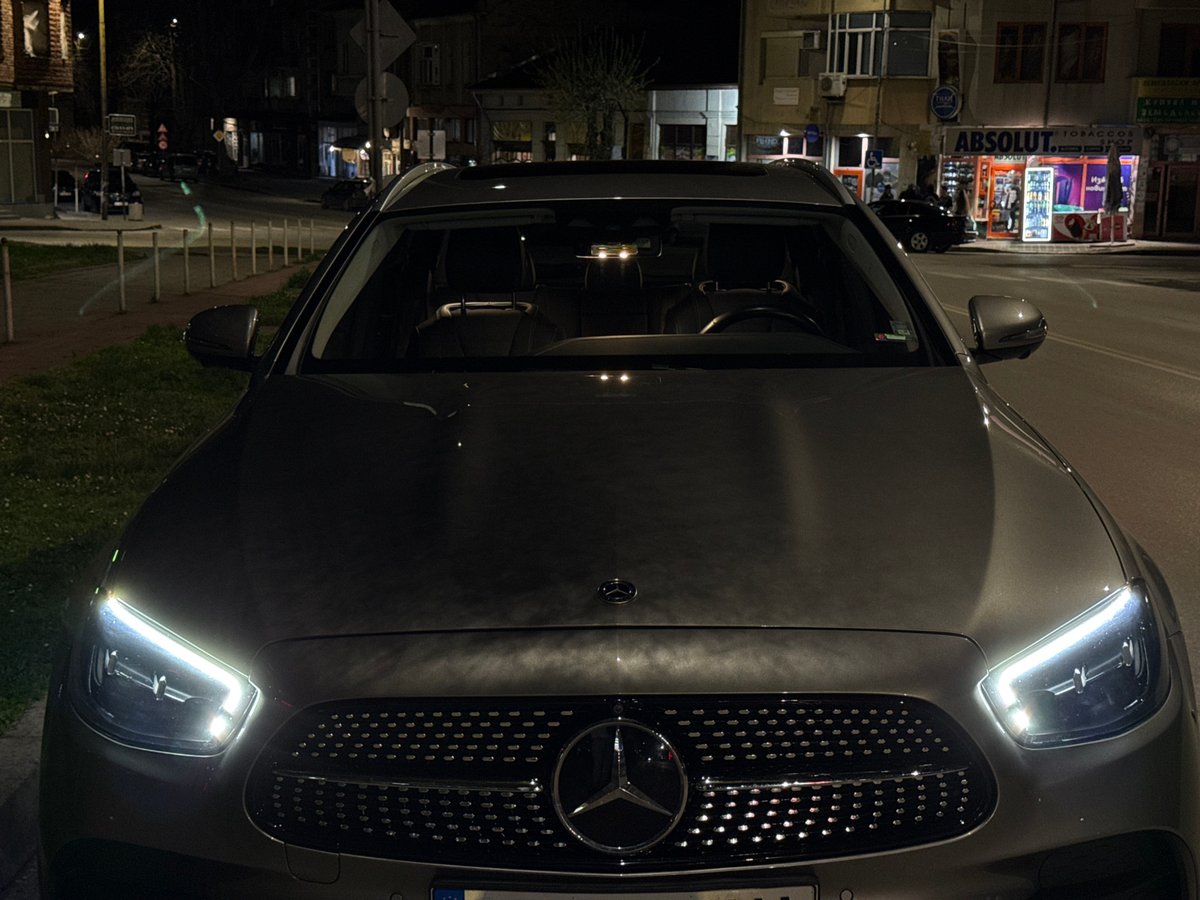 Mercedes SUV parked with headlights on in Gorna Oryahovitsa