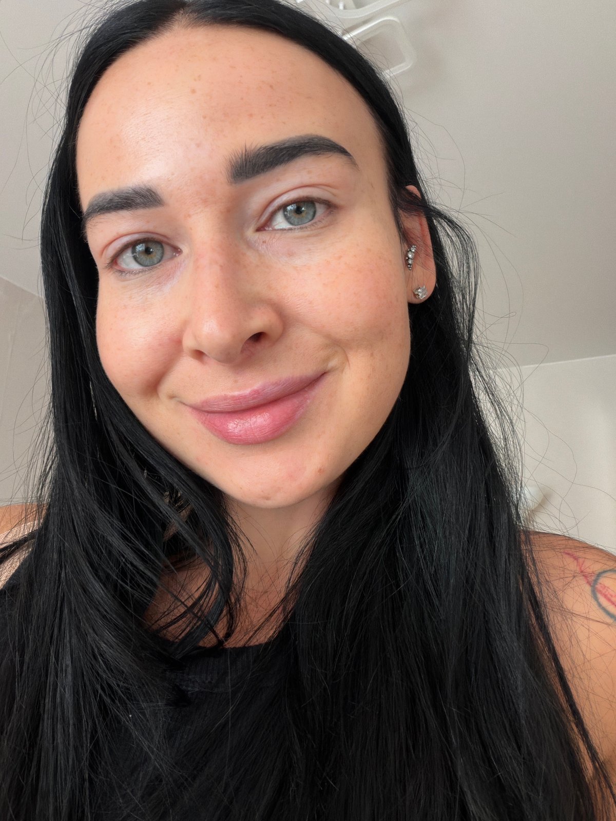Woman documents morning routine with breakfast and beauty preparations