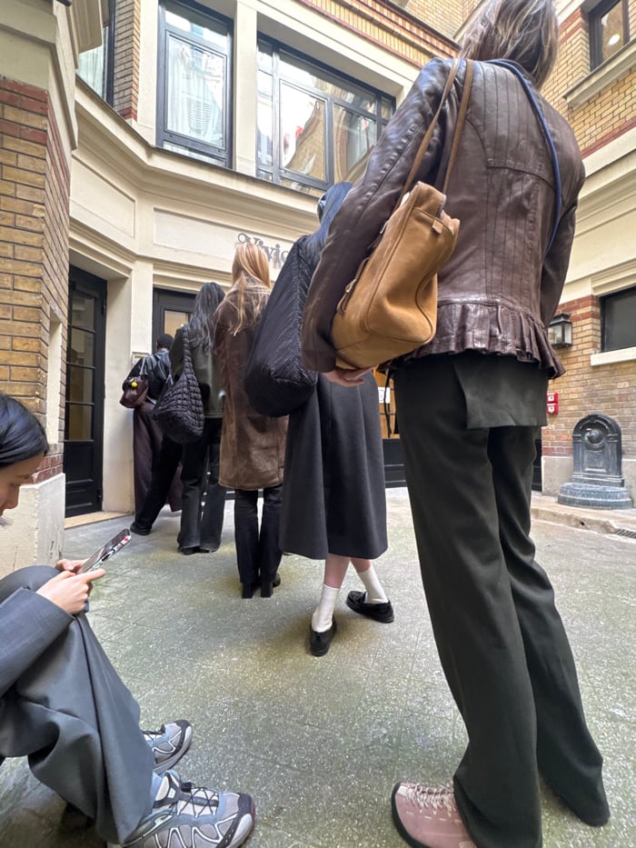 Morning walkabout captures Paris fashion, tourism, street life
