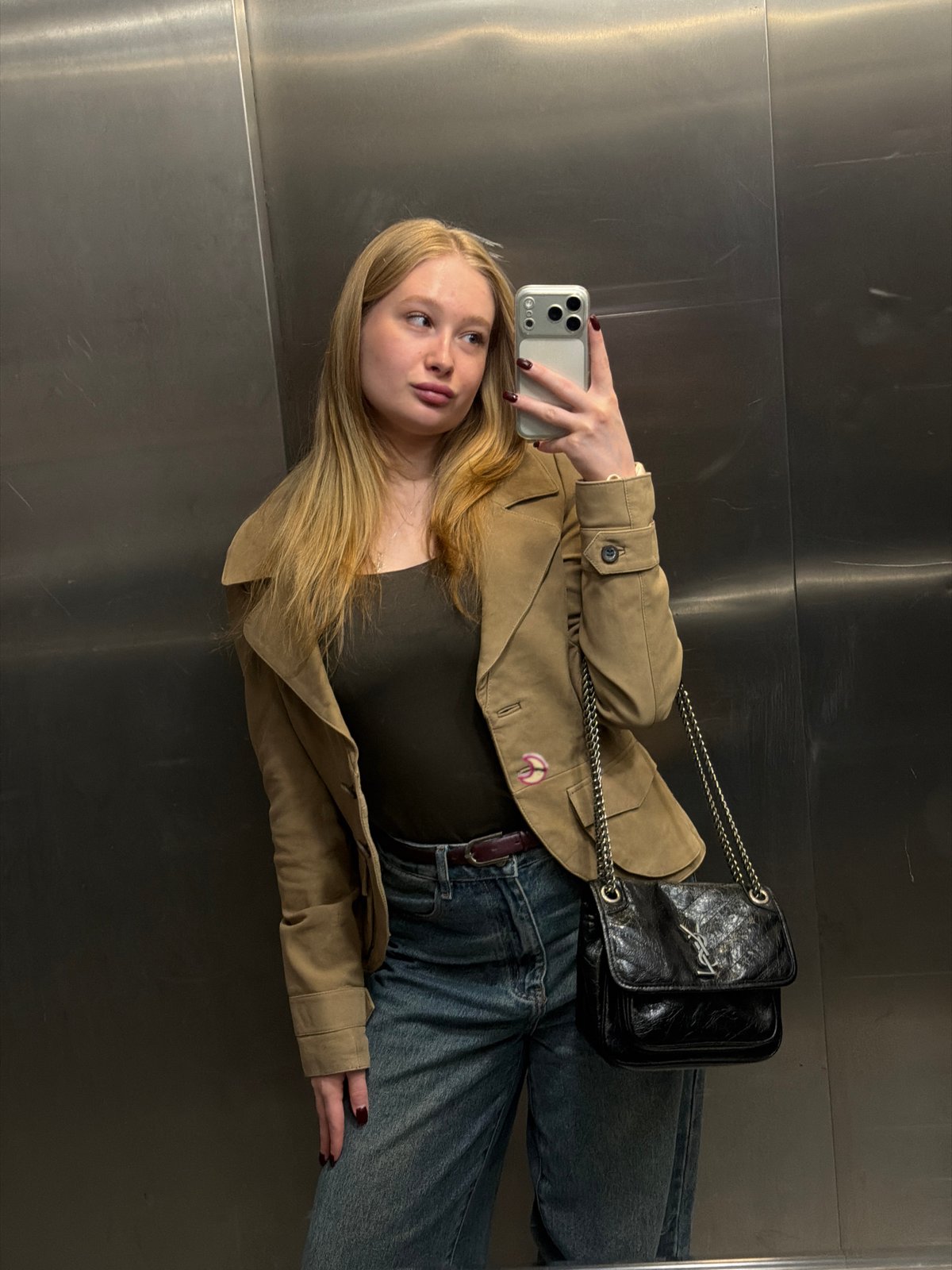 Woman takes elevator selfies in Засечное, Russia