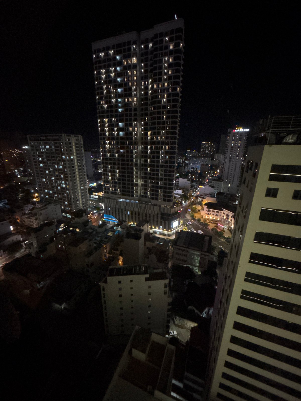Nha Trang Ward scenes: city lights, flowers, and street life