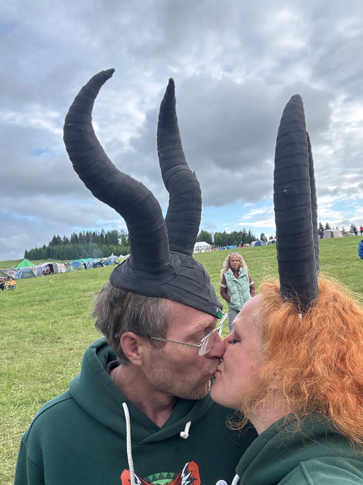 Couple shares intimate moment in Russian field
