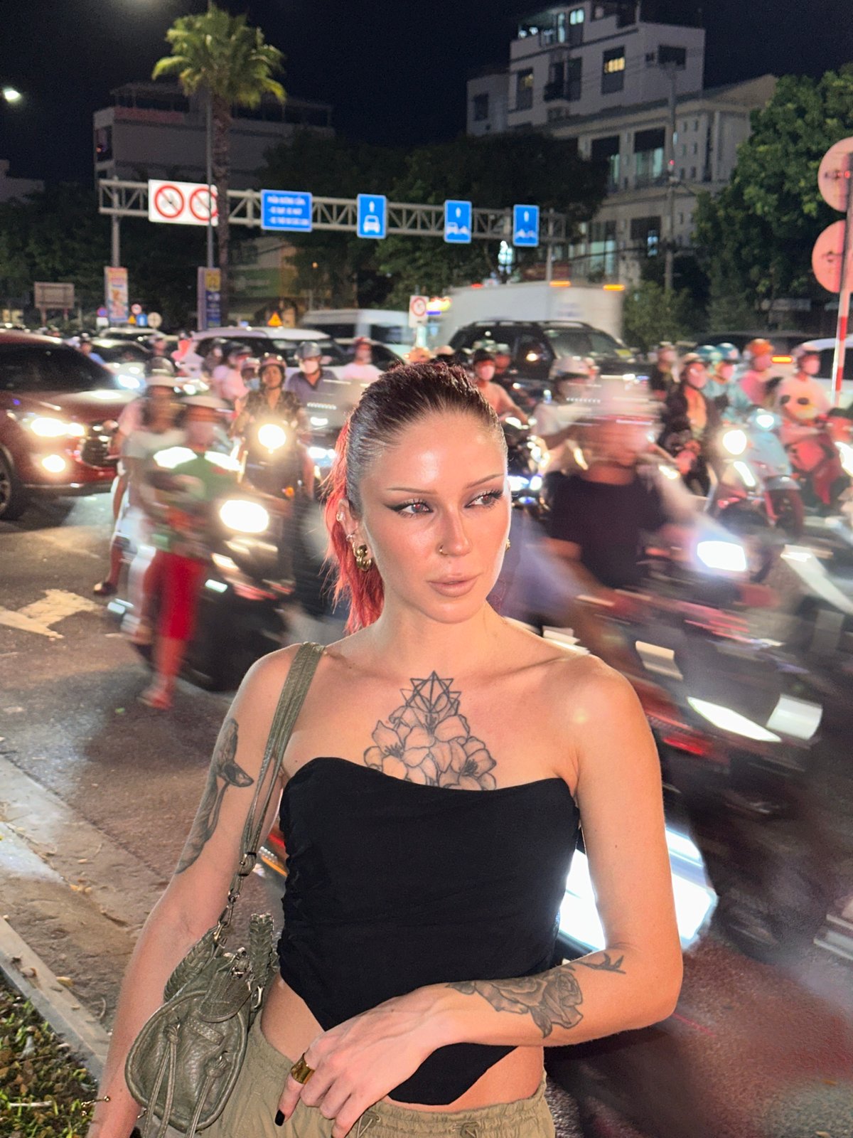 A social night out across Đà Nẵng bars and streets