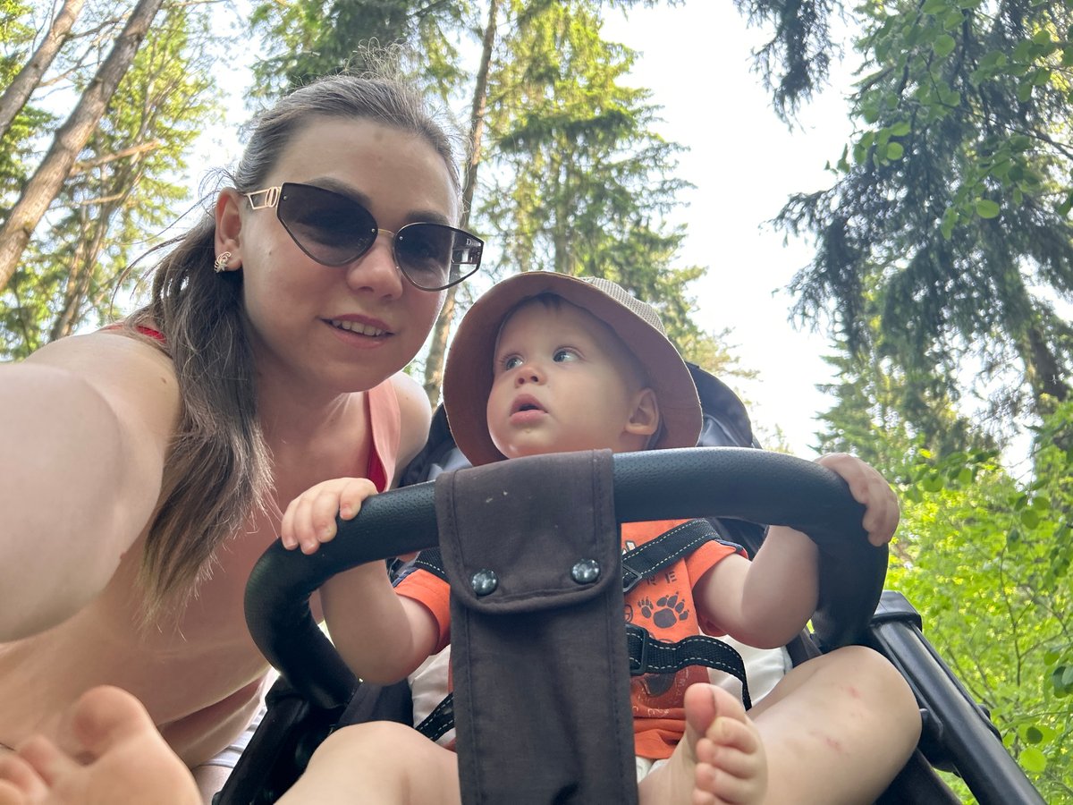 Morning outing documented by mother and baby in Chaikovsky