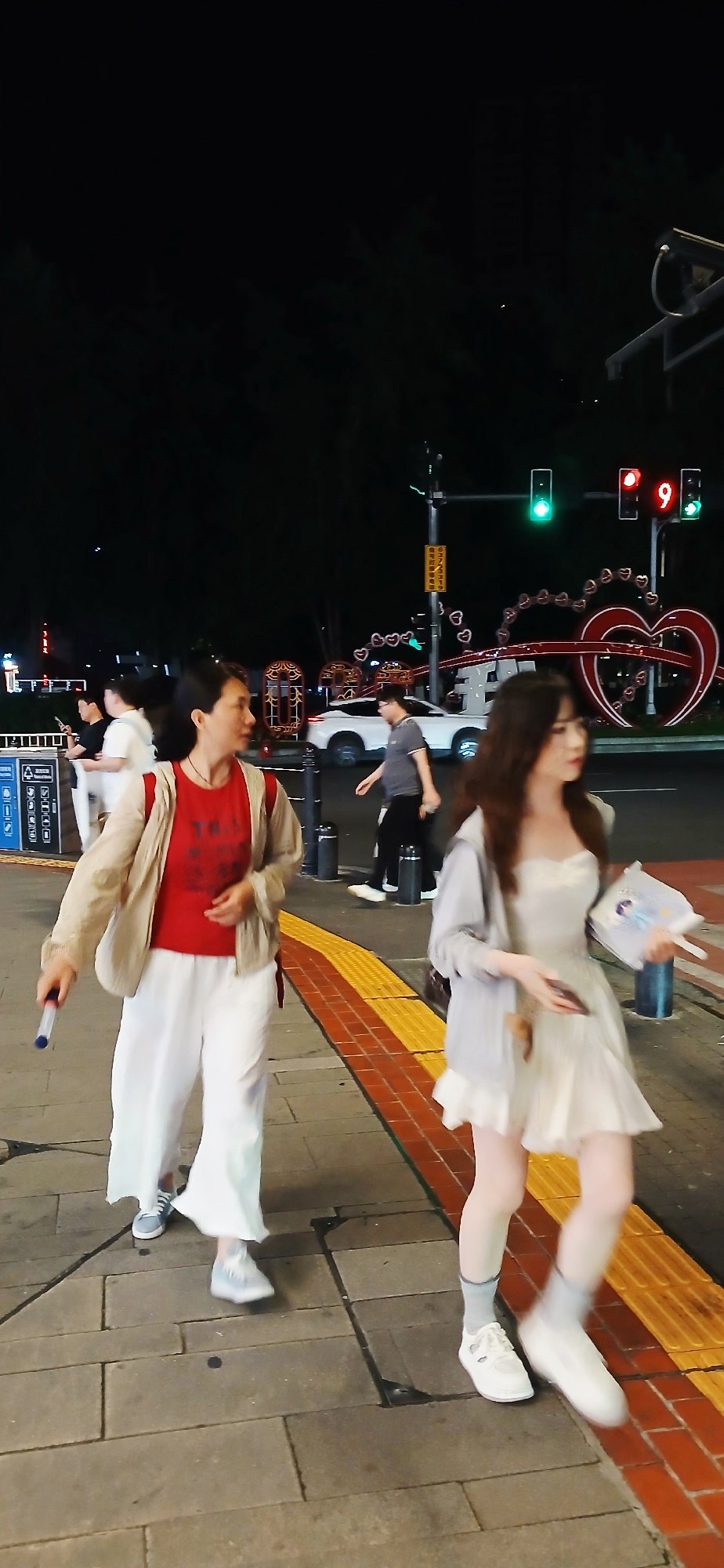 Evening pedestrian activity captured across Yuzhong District, Chongqing