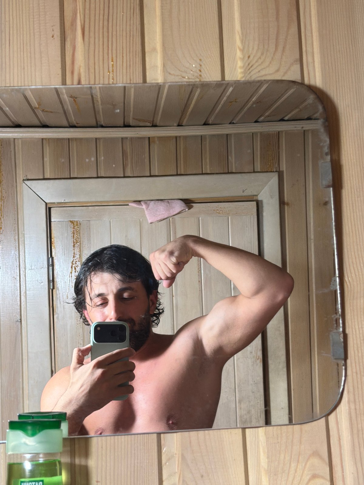 Man Takes Flexing Mirror Selfies in Russian Sauna