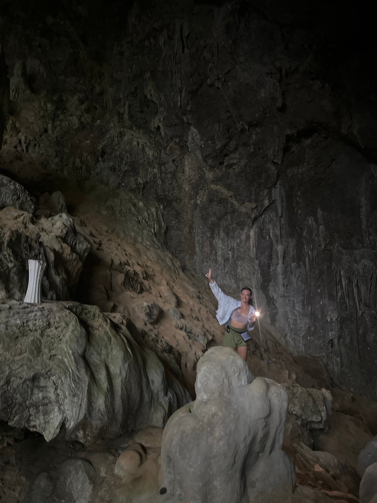 Tourist explores Vietnamese caves, travels by motorcycle in Mai Chau