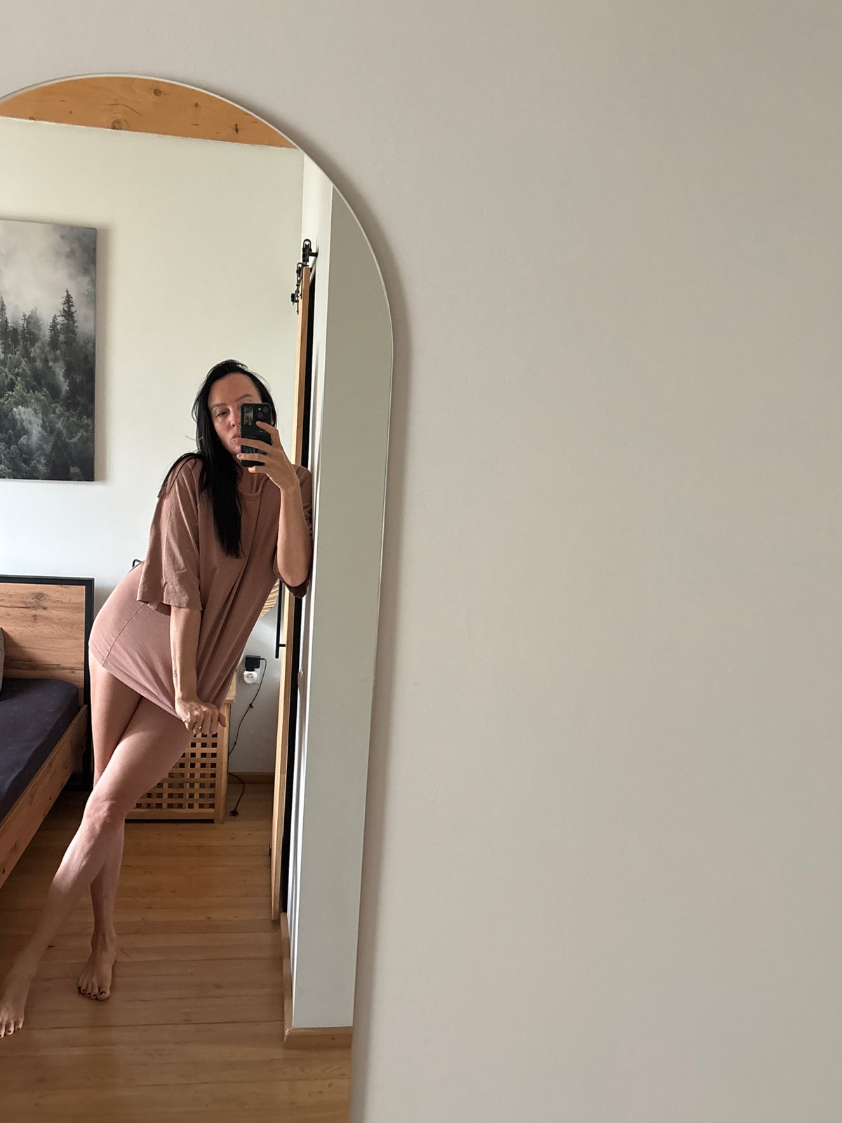 Morning routine documented in Chaikovsky bedroom over 13 minutes