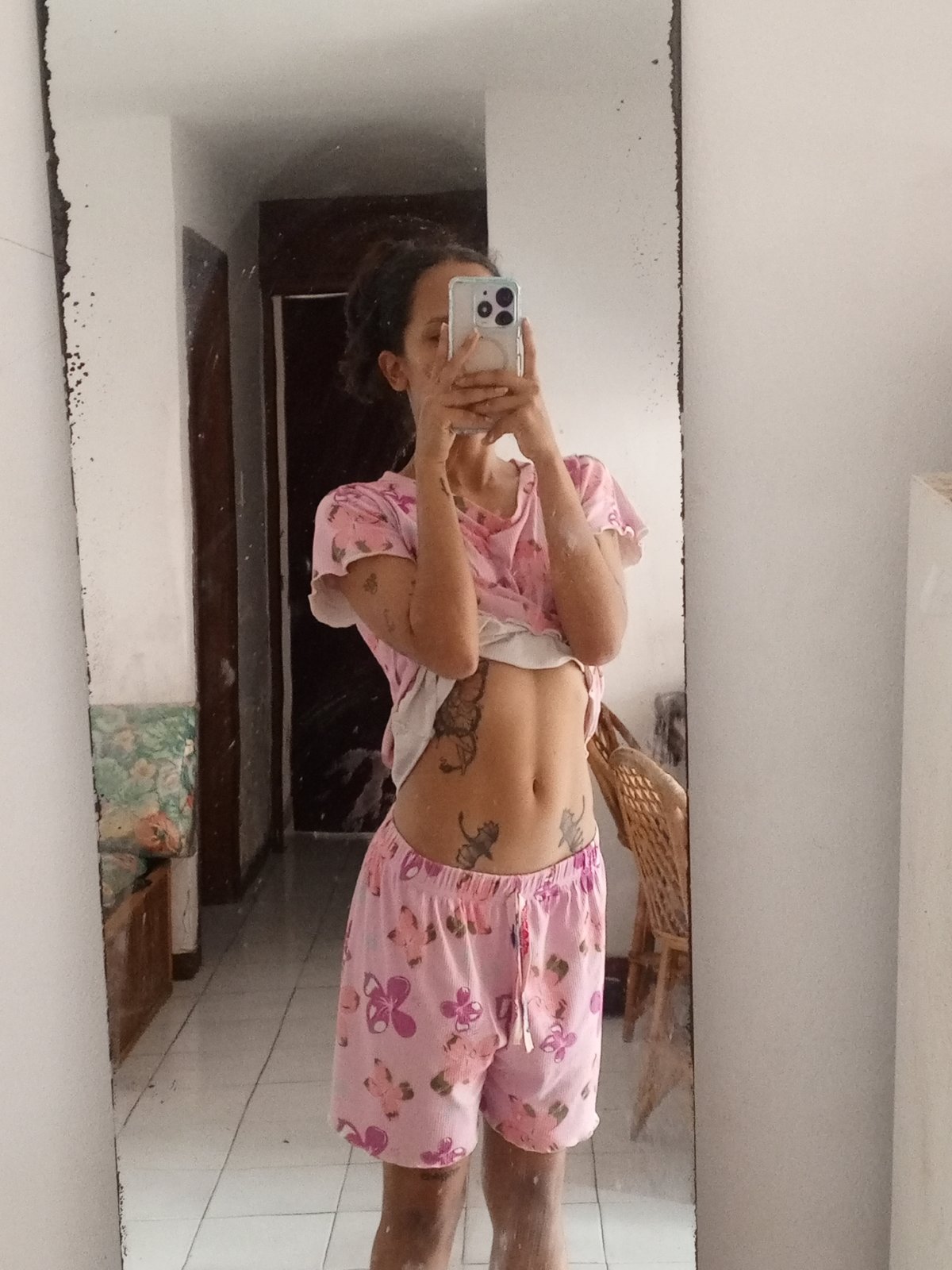 Indoor selfies and Siamese cat moments during windy weather in Porlamar