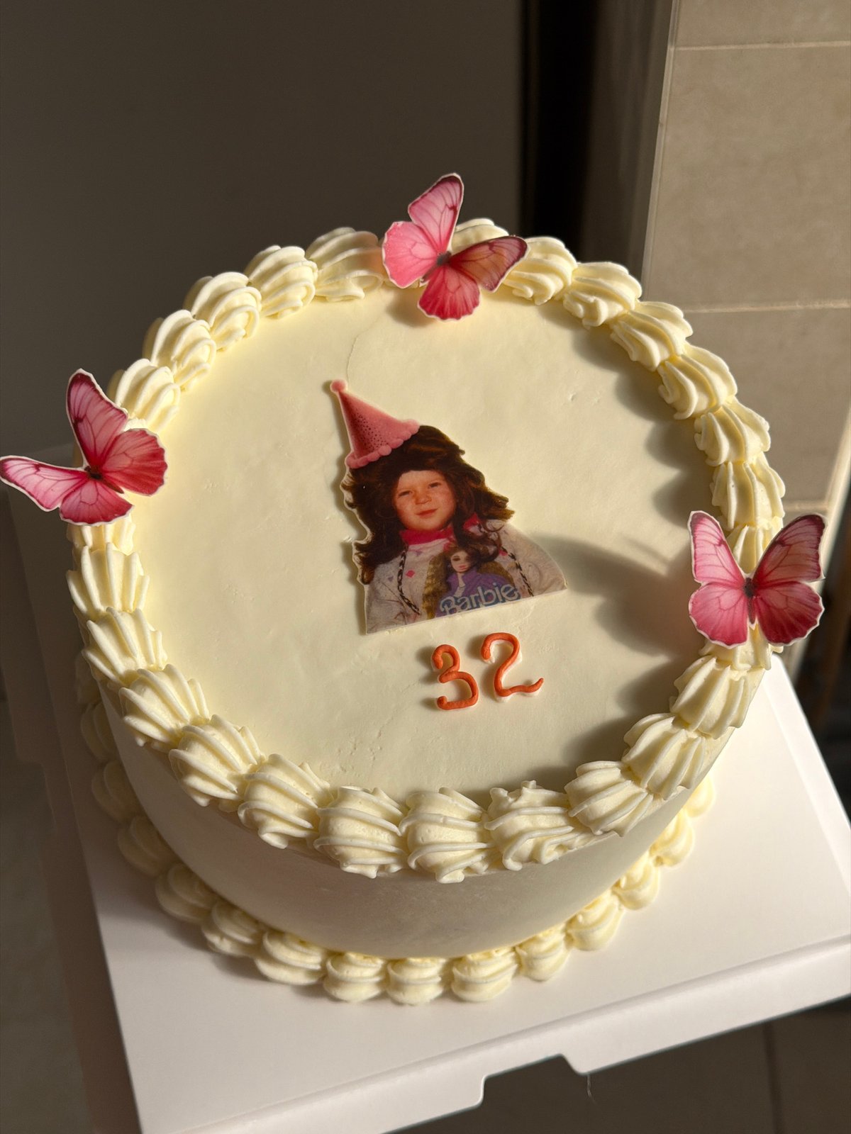 Birthday cakes in Tel Aviv, one personalized for Anna