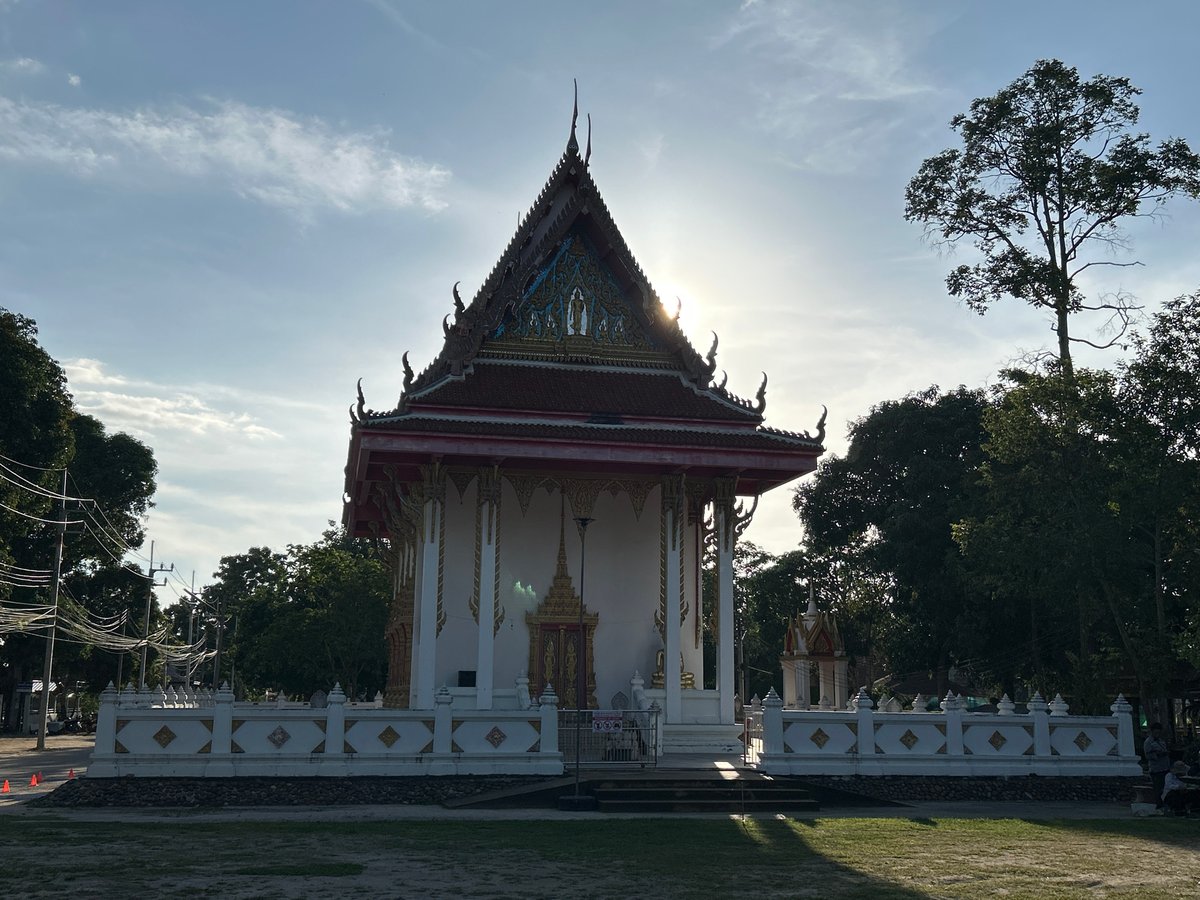 Tourist documents temples, monks, businesses across Koh Phangan island