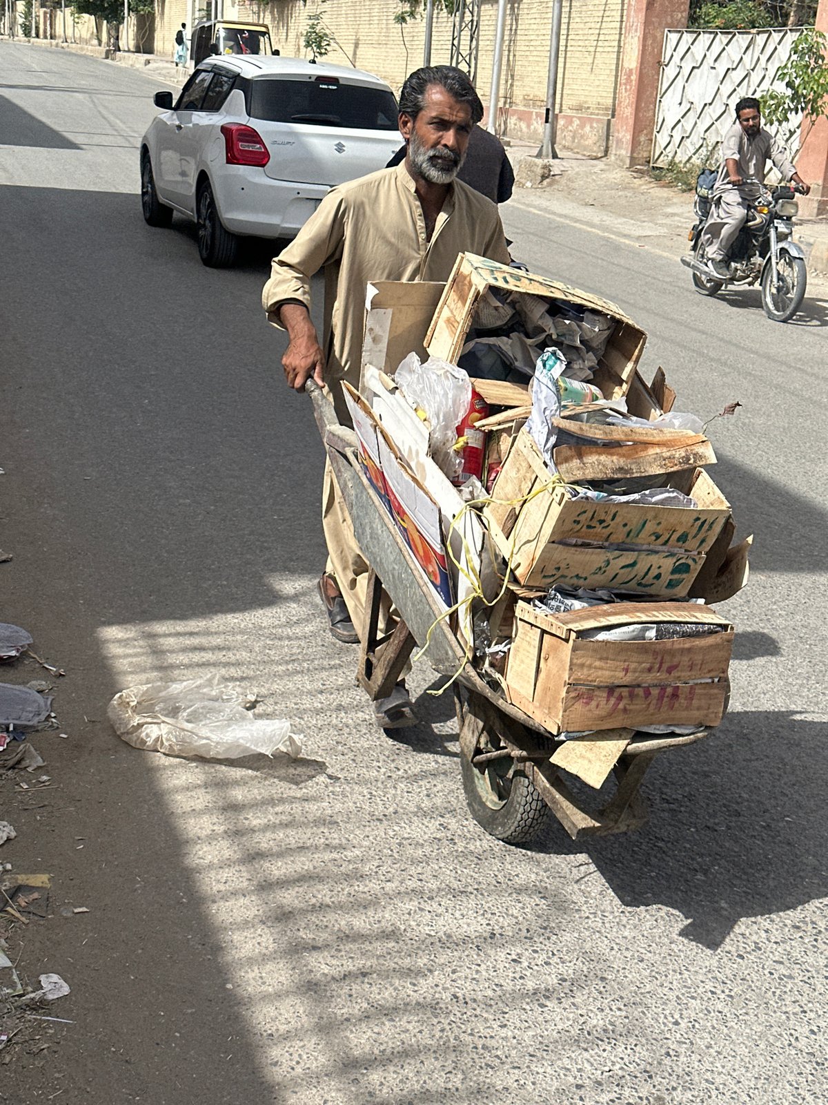 Daily street life scenes documented across Quetta City