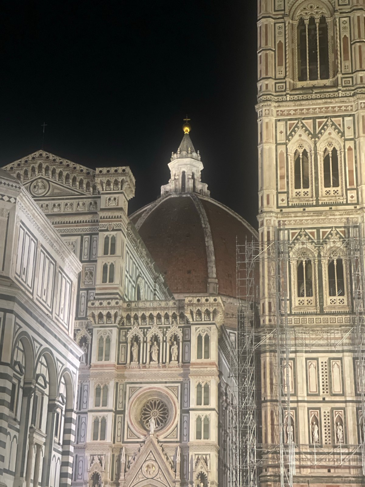 Nighttime photo captures Florence's iconic Duomo cathedral