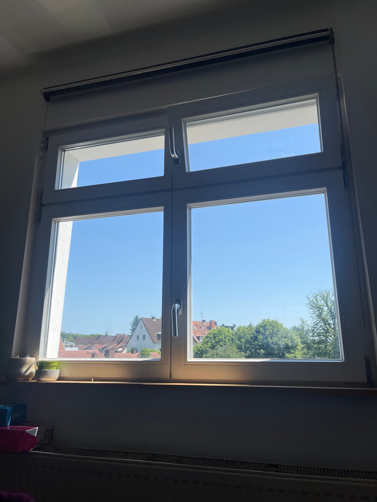 Quiet midday moments captured across Saarbrücken residential area