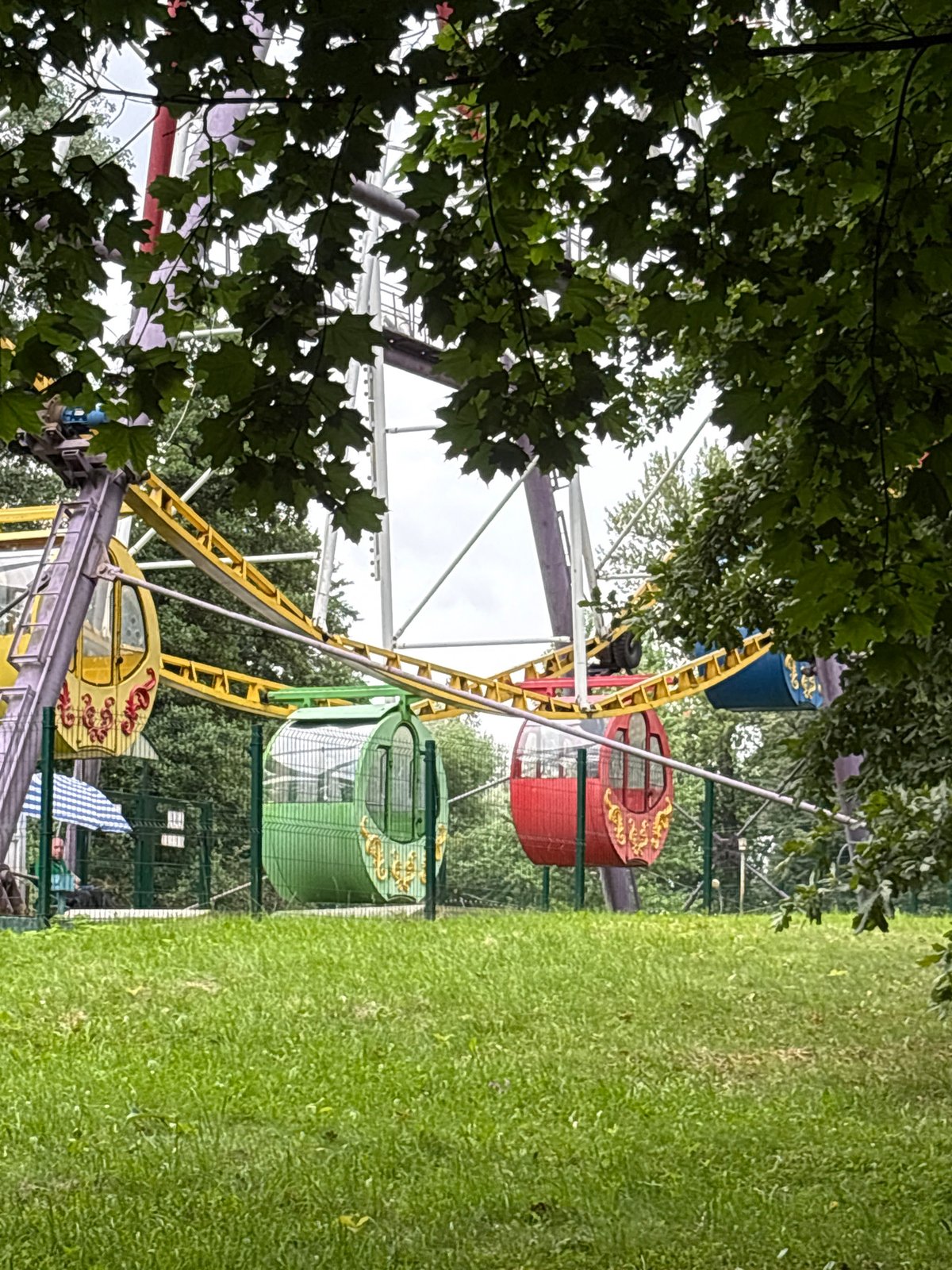 Ferris wheel, river views, and park quirks in Saint Petersburg