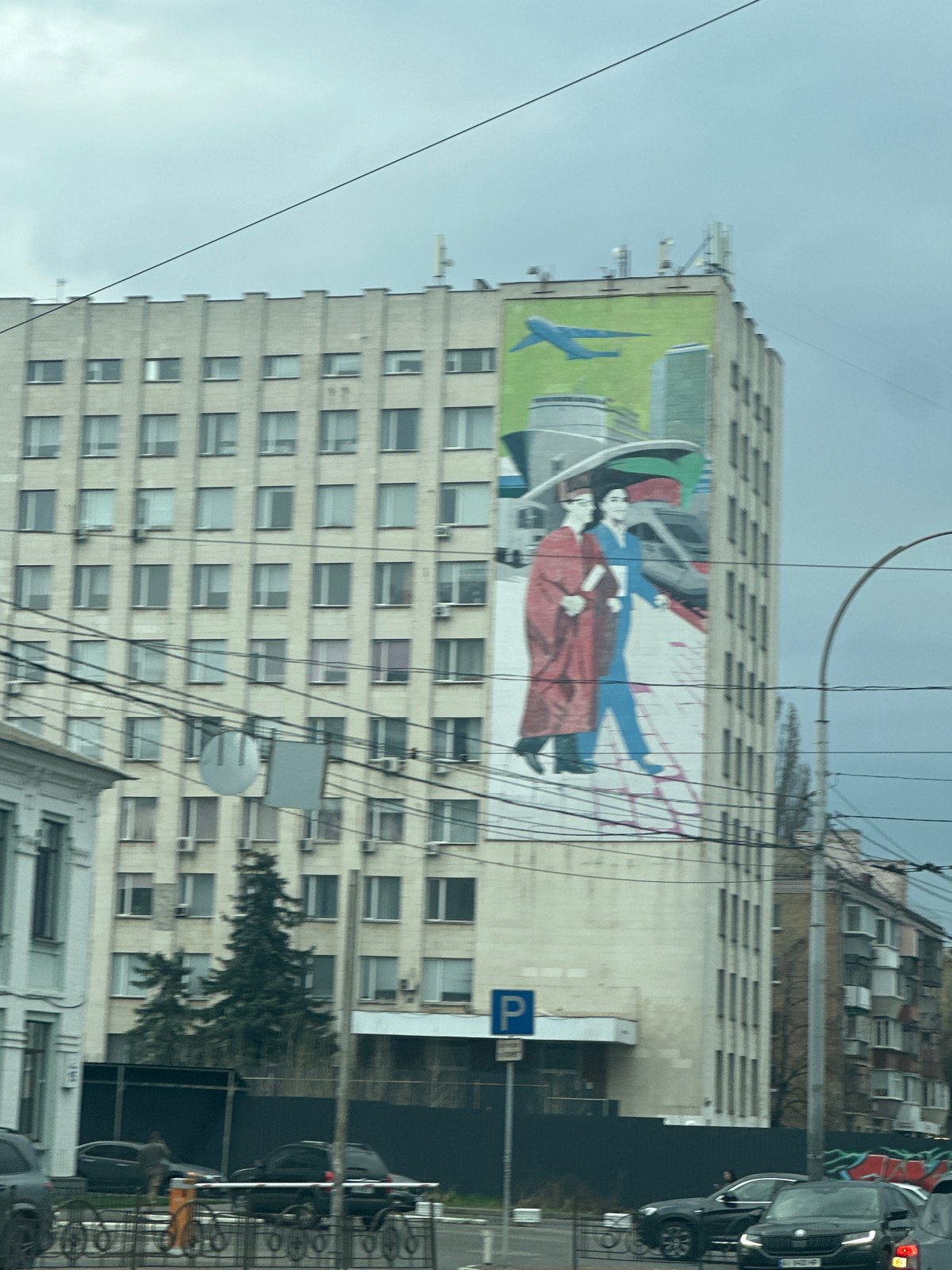 Everyday street scenes documented in central Kyiv