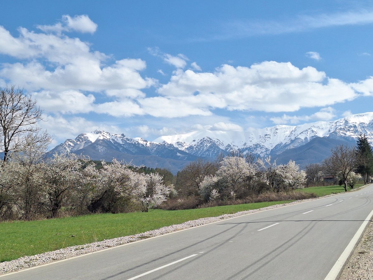 Scenic road view captured in Apriltsi, Bulgaria