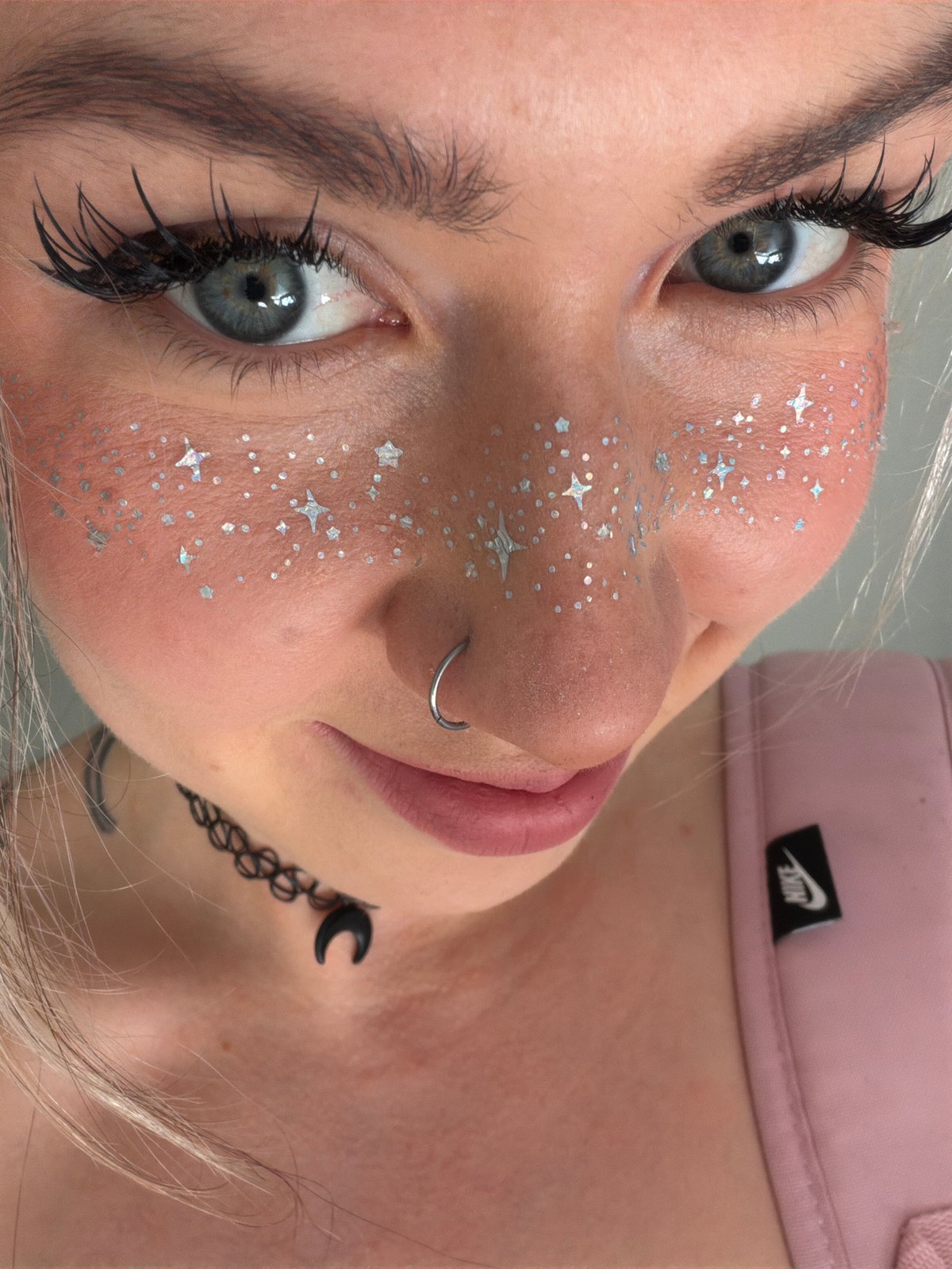 Person with glitter face art spotted in Budva