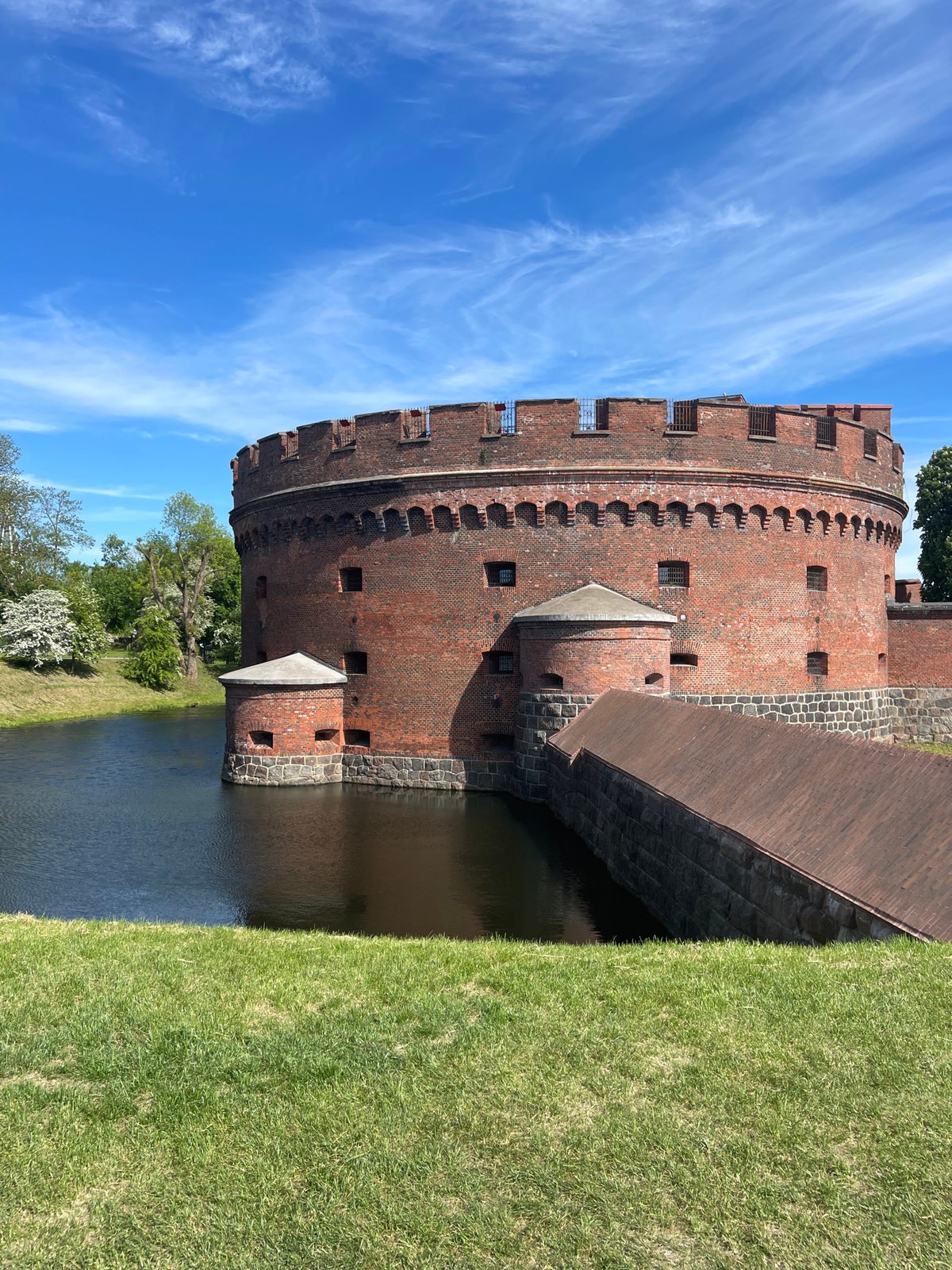 Tourism documented at Kaliningrad fortifications and amber shops
