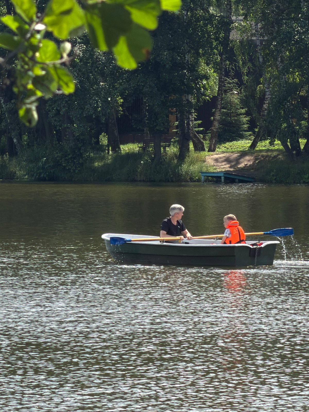 A lazy summer morning on the lake in Malakhovka