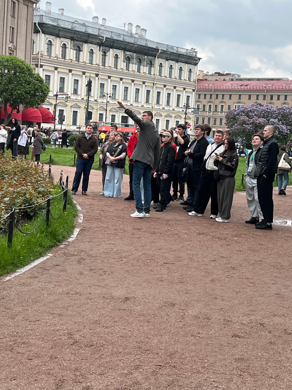 Wedding party, tourists observed near Saint Petersburg's historic landmarks