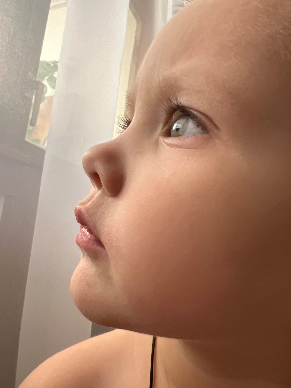 Morning selfie and child with tablet captured in Марковский
