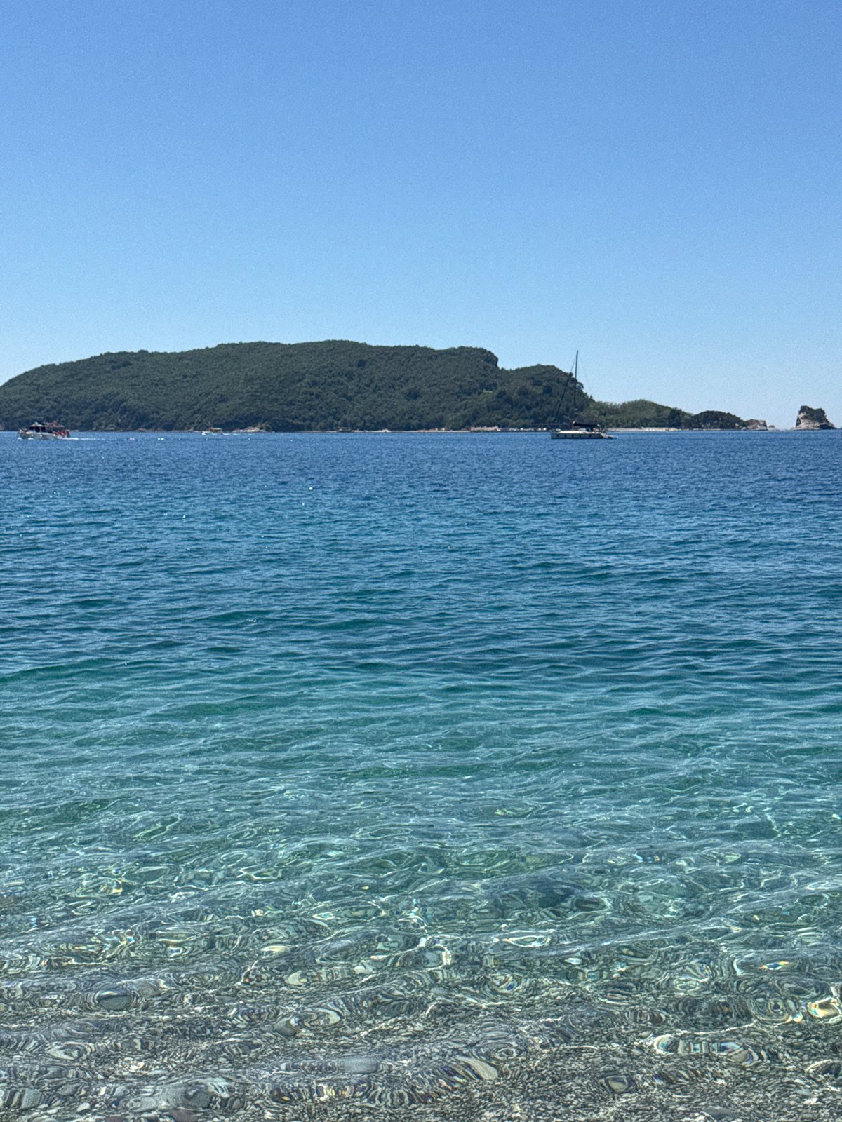 Witness documents calm coastal conditions in Budva, Montenegro