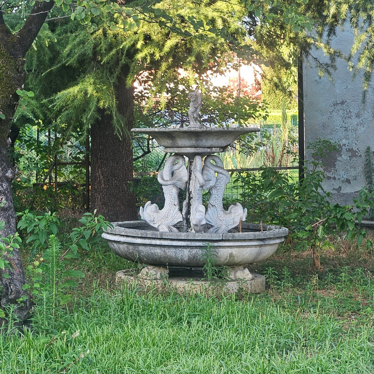 Evening stroll through Calcinate's civic and religious landmarks